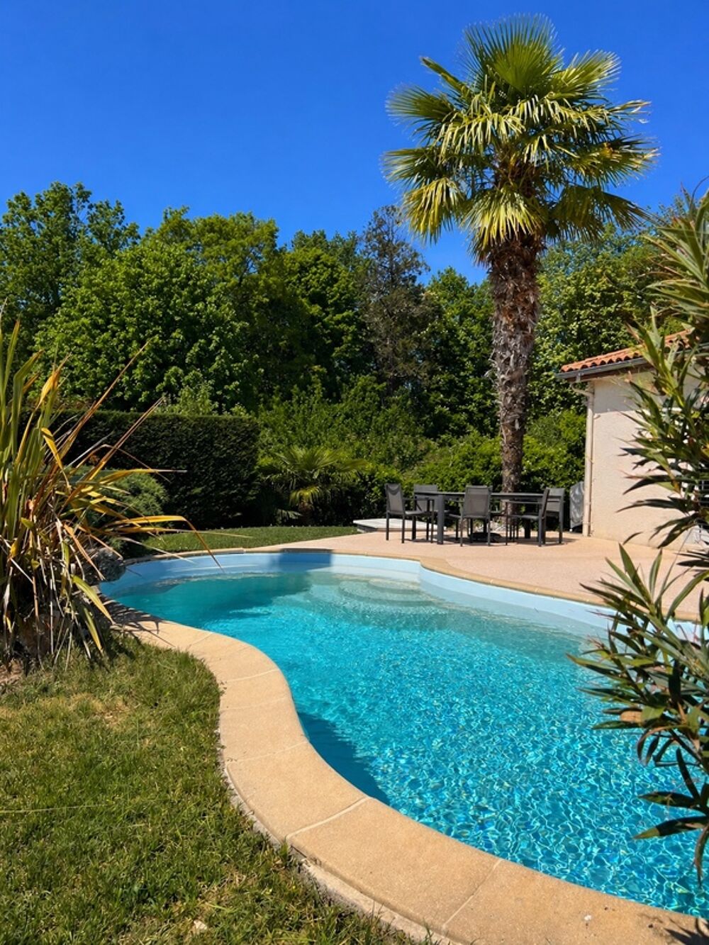 VILLENEUVE SUR LOT (47) Belle maison familiale avec piscine  4 chambres
