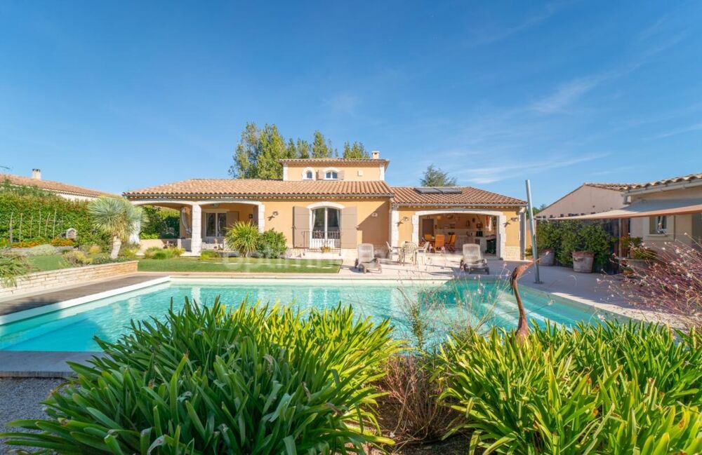Paradou, Maison 145 m2, piscine chauffée, 1000 M2 de terrain lart de vivre à deux pas du village