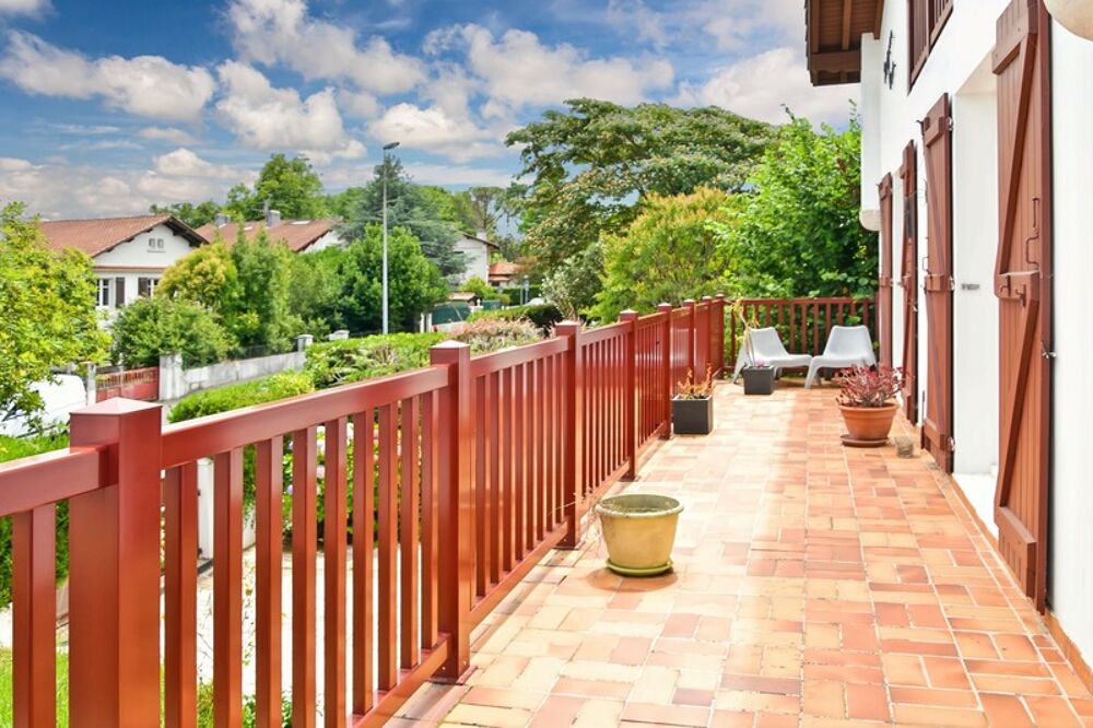 HENDAYE  Maison familiale avec 2 appartements indépendants  224 m²  Garage 40 m²