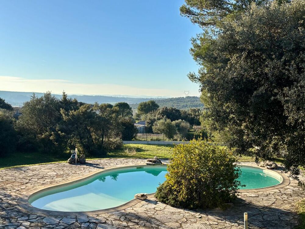 Villa lumineuse en position dominante avec vue !