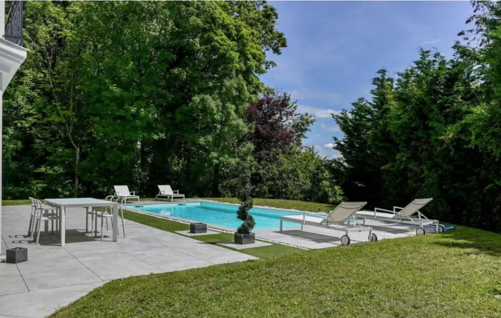 Maison Ecully Tronchon.1650000. 7 pièce(s) 286 m2 .5 chambres .terrain 1890m2.piscine.jardin