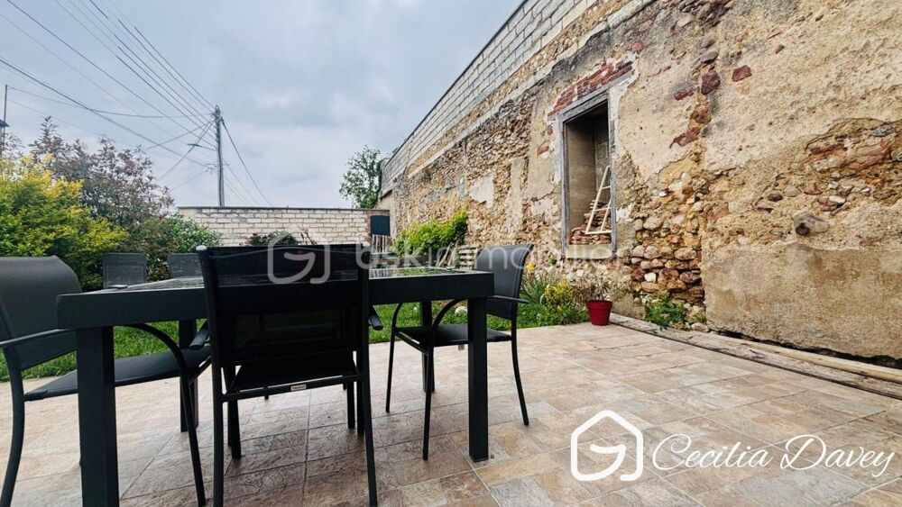 *** Nouveauté : Maison ancienne de caractère pleine de cachet avec son agréable espace extérieur composé dune terrasse et dun