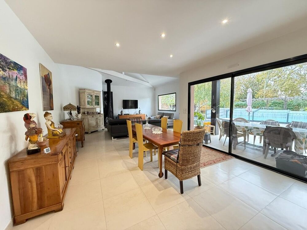 Vente Maison BIGANOS – Quartier recherché du VIGNEAU – Élégante propriété de 190 m² sur un magnifique terrain paysager de 2 370 m² avec pisci Biganos