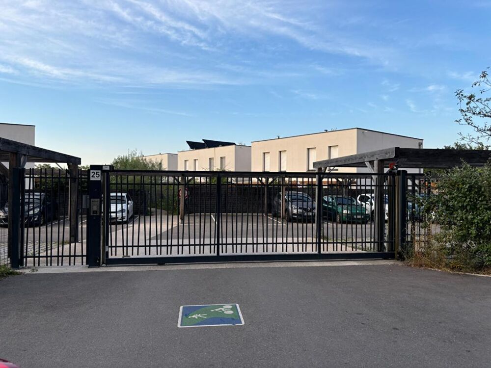 Vente Parking/Garage Place  de Parking louer/  Meyzieu Meyzieu