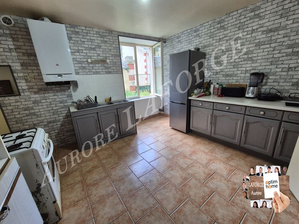Maison à vendre 7 pièces sur la commune de Le Blanc (36)50 min de Chateauroux,30 min de Montmorillon,20min de Saint Savin