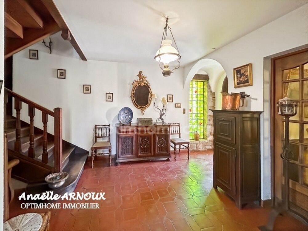 Villa provençale authentique avec grand terrain dont une partie boisée, piscine, terrasse et garage