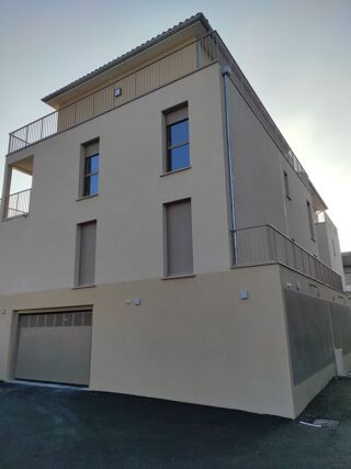  Appartement à louer 3 pièces 68 m²
