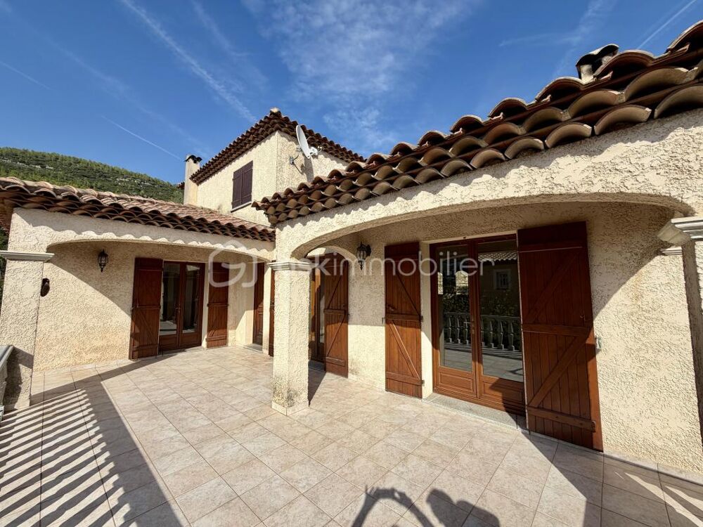 Vente Villa SOLLIES TOUCAS- Villa de caractère 171 M² - architecture singulière, piscine & 2 espaces de vie Sollies toucas
