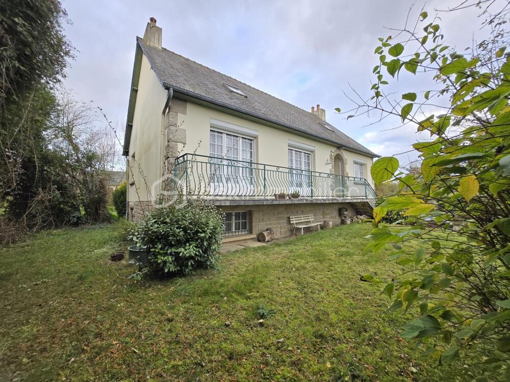 À découvrir : une maison familiale au charme intemporel, posée sur un vaste terrain de 1500 m²