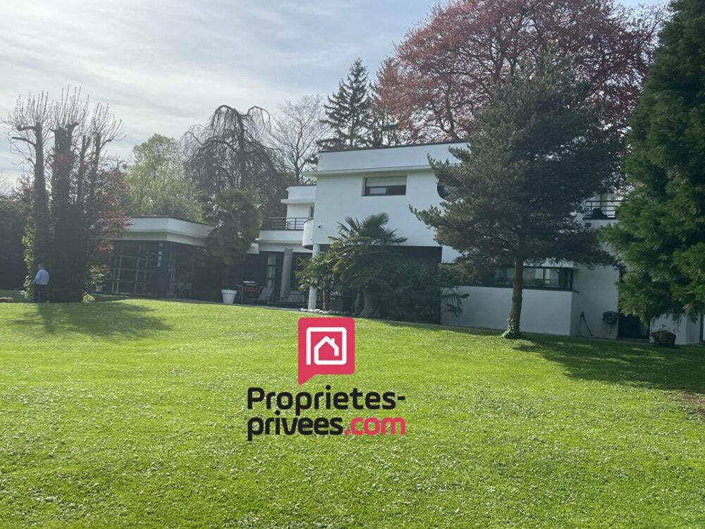 à vendre  Propriété/château Croix (59170)