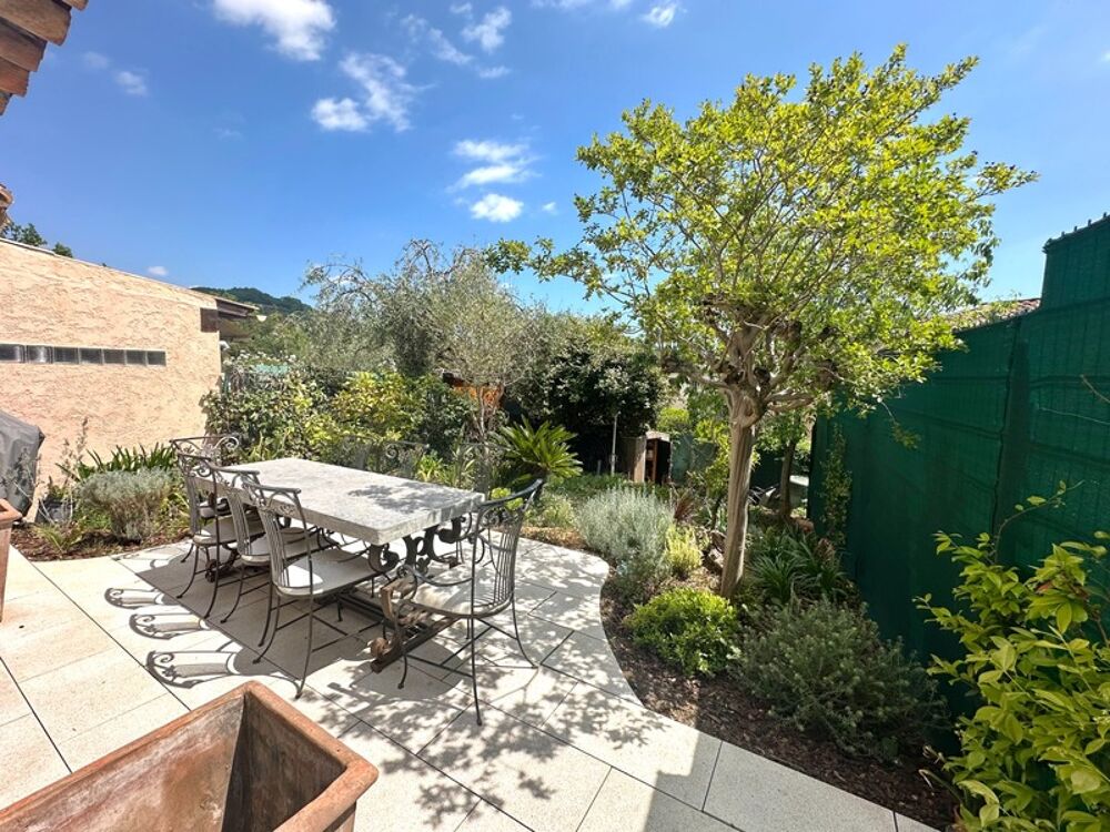 Comme une maison de vacances toute l'année  Maison rénovée avec jardin, deux terrasses et piscine à Grasse Saint-Mathieu