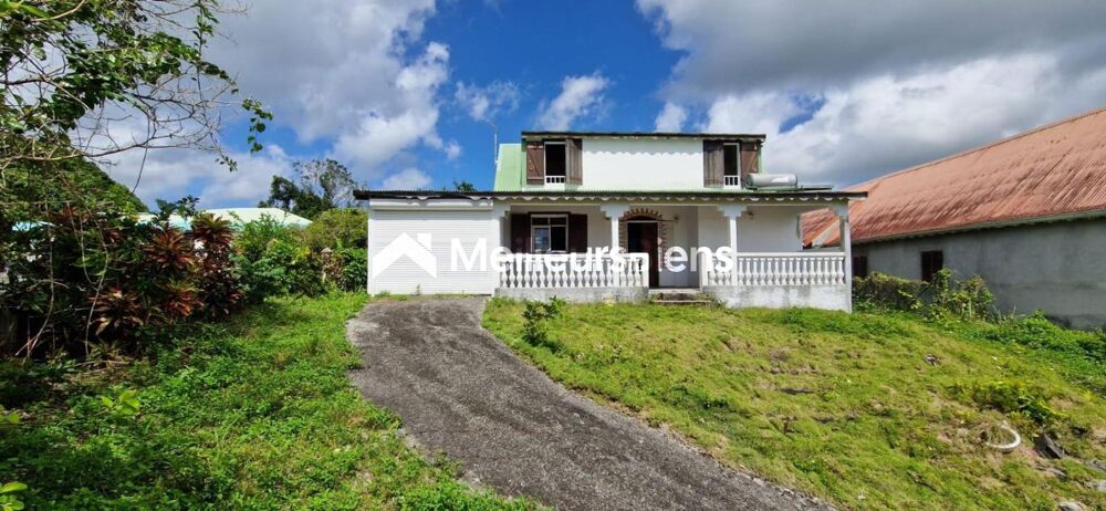 Maison 170 m² à Morne-à-l'Eau, 4 chambres avec studio sur un terrain de 3343 m²