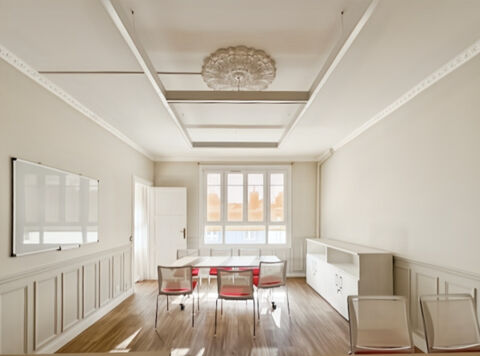 A louer bureaux de 49 m&sup2; au 6&egrave;me &eacute;tage avec ascenseur 2589 75008 Paris