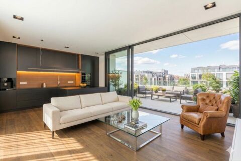   **RARE- 5 PIECES - DERNIER ETAGE +TERRASSE + BALCONS - PARKING - Proche M�tro et RER C Appartement - 5 pi�ce(s) - 121 m�