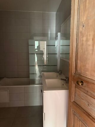  Appartement à louer 2 pièces 50 m²