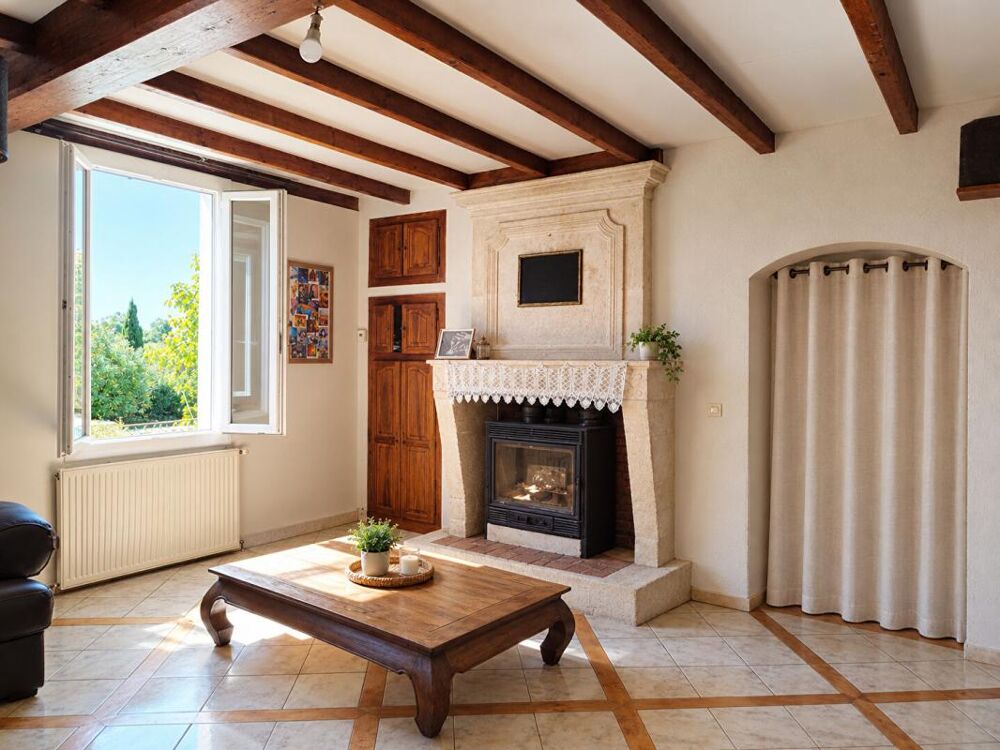 Vente Maison Maison VAL DE COGNAC 8 pièces, 4 chambres, avec piscine et jardin clos Cherves richemont