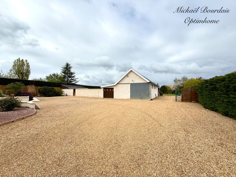 Vente Maison Maison familiale + dépendances – 230 m² – piscine – fort potentiel Le lude
