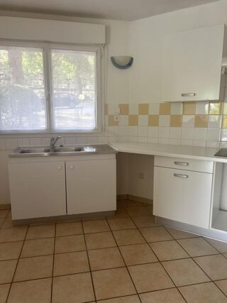  Appartement à louer 3 pièces 79 m²