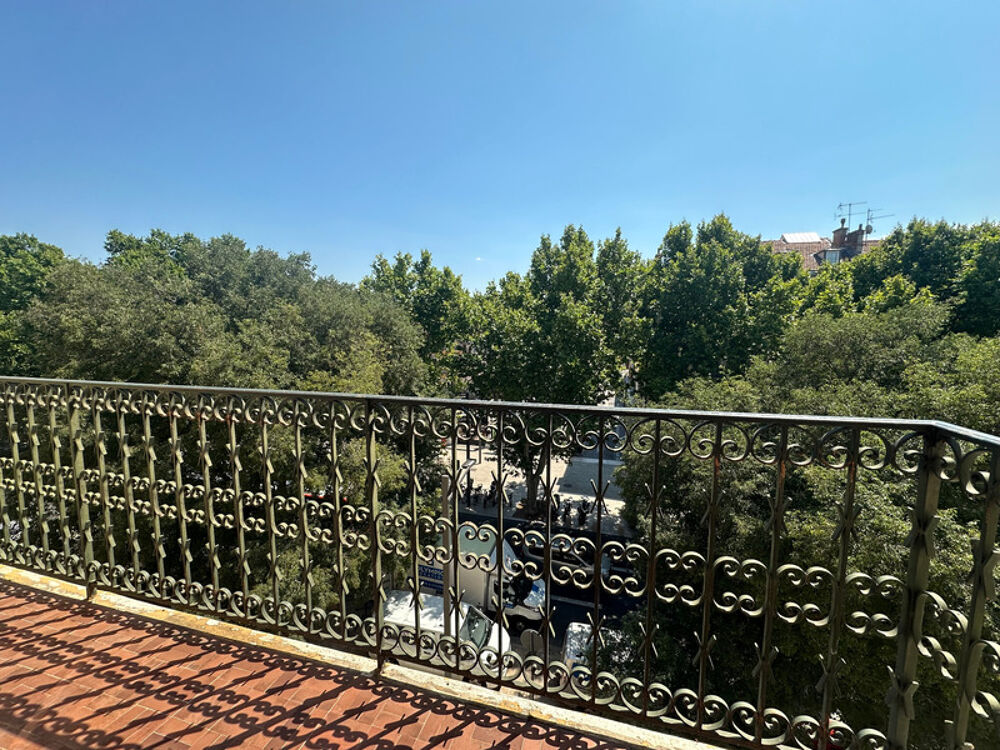AIX EN PROVENCE - PROCHE PLACE DE LA ROTONDE - T1 dernier étage avec balcon