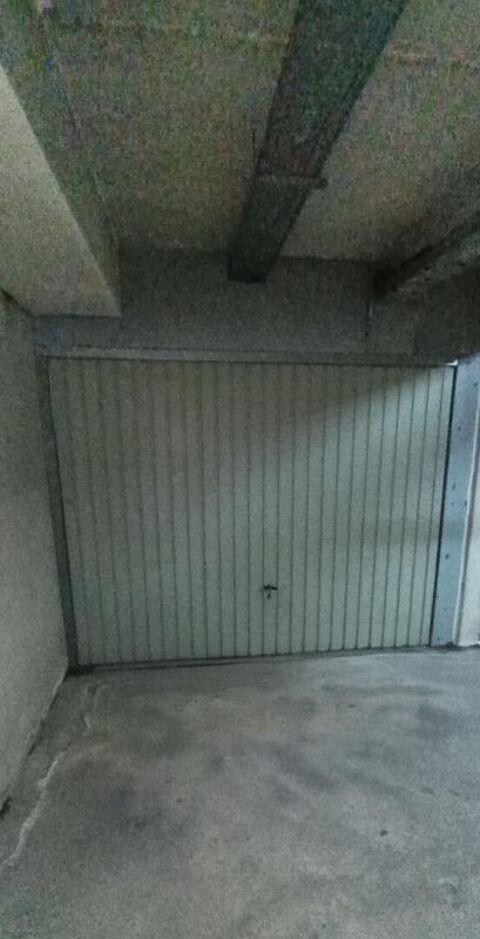   EXCLUSIVITE  SAINT QUENTIN EN YVELINES  -  Parking / box 14 m² 