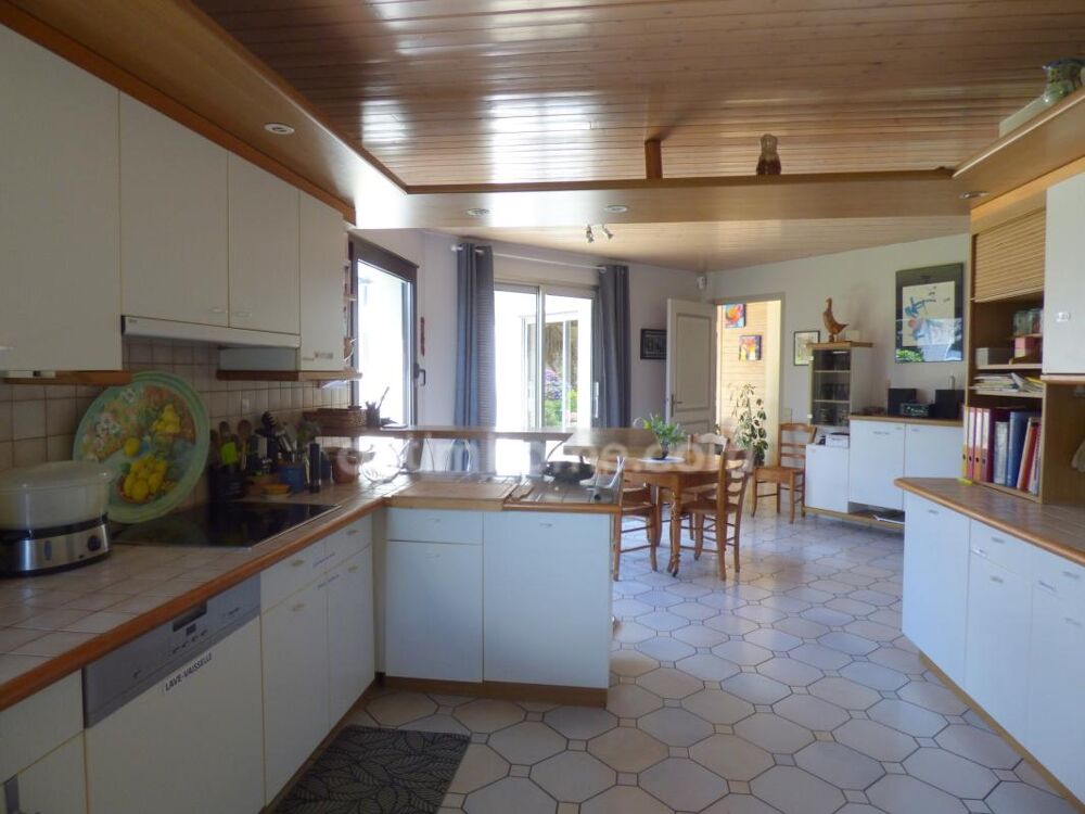 Vaste maison 220 m2 avec beau terrain