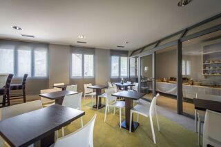  Immeuble à vendre 15 + pièces 1300 m²