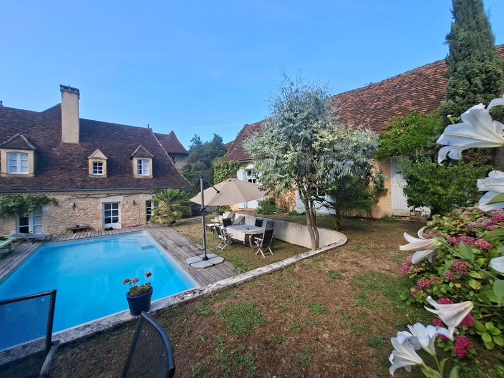Maison de village en pierre - avec piscine - une annexe- au Bugue(24)