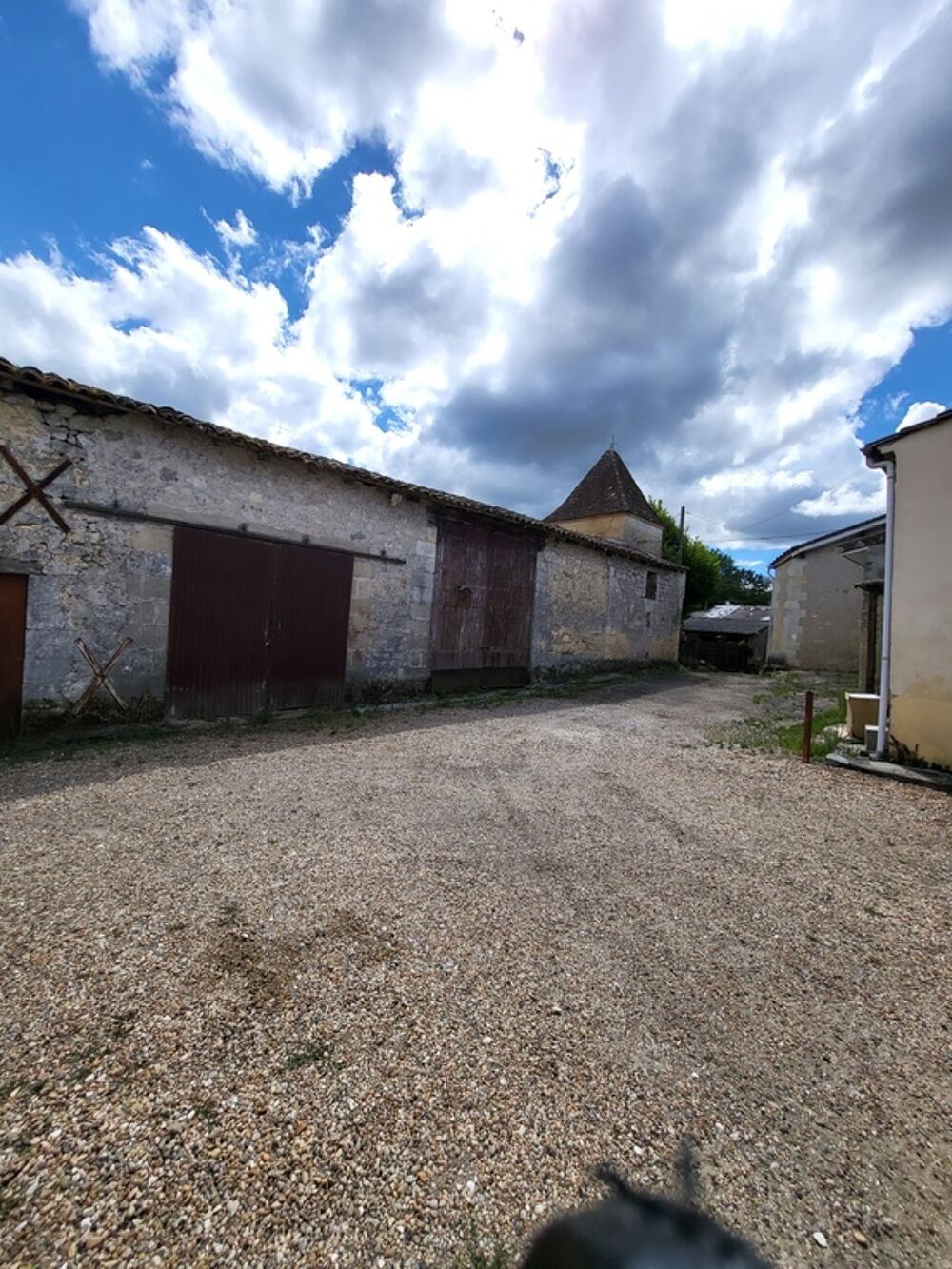 Propriete à vendre 2 habitations 800 m2 de bâtis PUISSEGUIN (33)