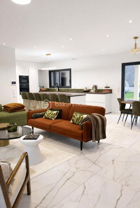   Maison Maison - 7 pi�ce(s) - 243 m�