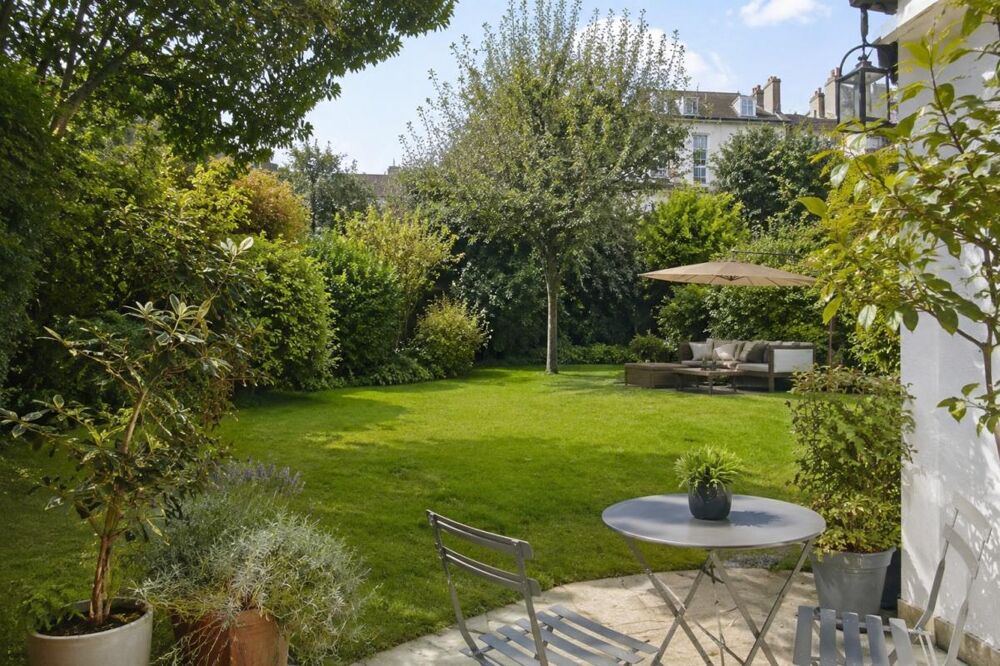 Vente Appartement TRES RARE T4 avec jardin de  240m² à proximité immédiate des transports ! Saint cloud
