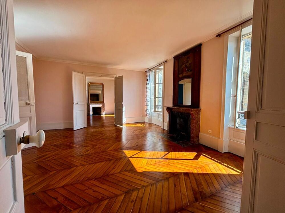 Grand appartement de caractère de 173 m² en plein centre de Nevers - Garage - Dépendance - 4 chambres