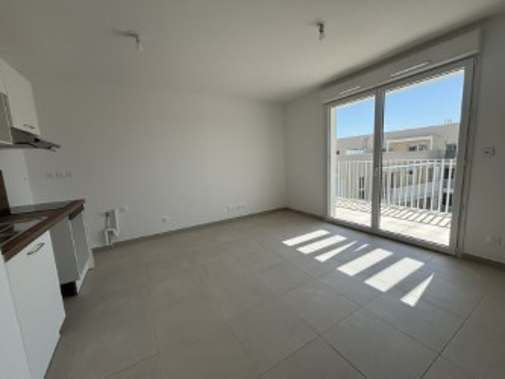 Studio avec parking et balcon au Pontet