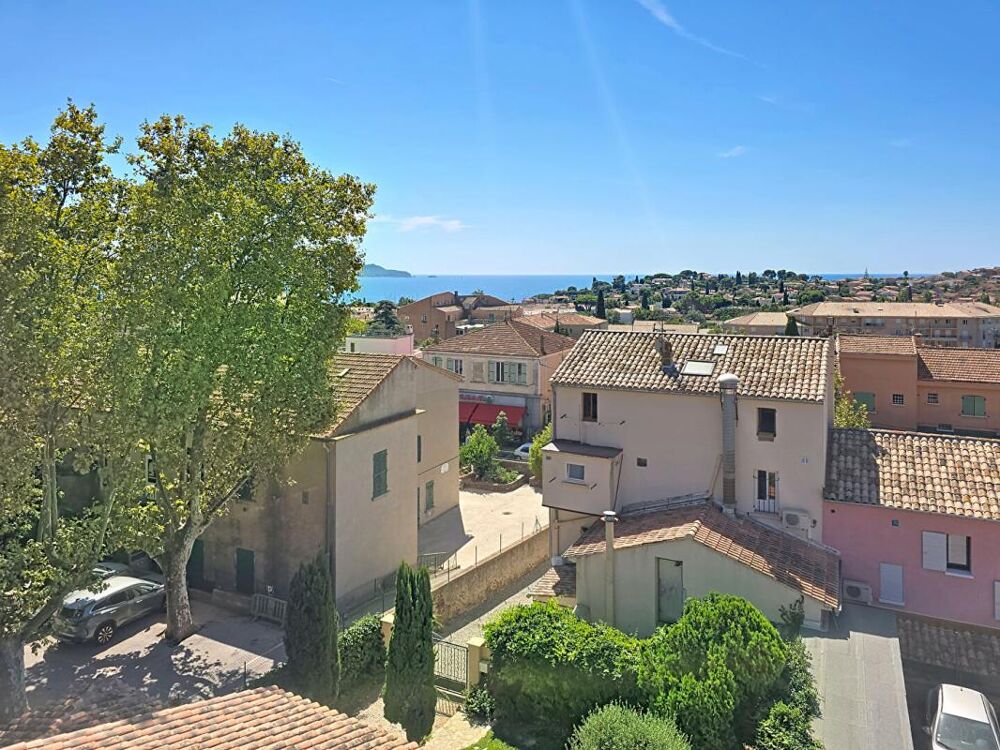 Carqueiranne coeur de ville - T3, 60 m², terrasse vue mer, 2 pkgs, au calme