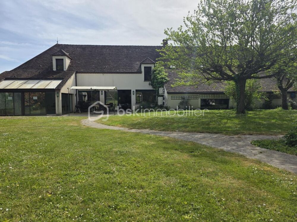 Vente Propriété/Château Propriété d'exception 16 pièces 7 chambres à Sens 5 minutes de la gare qui mène à Paris Bercy en 54 minutes Sens
