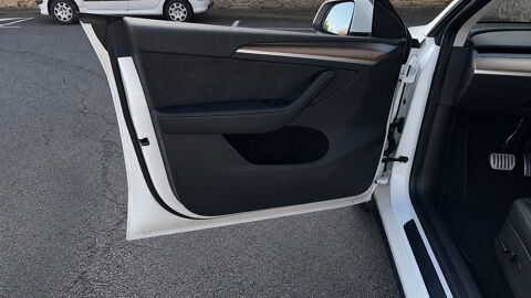 Model Y 300 cv Premium - Premi&egrave;re main Garantie constructeur 2023 occasion 72000 Le Mans