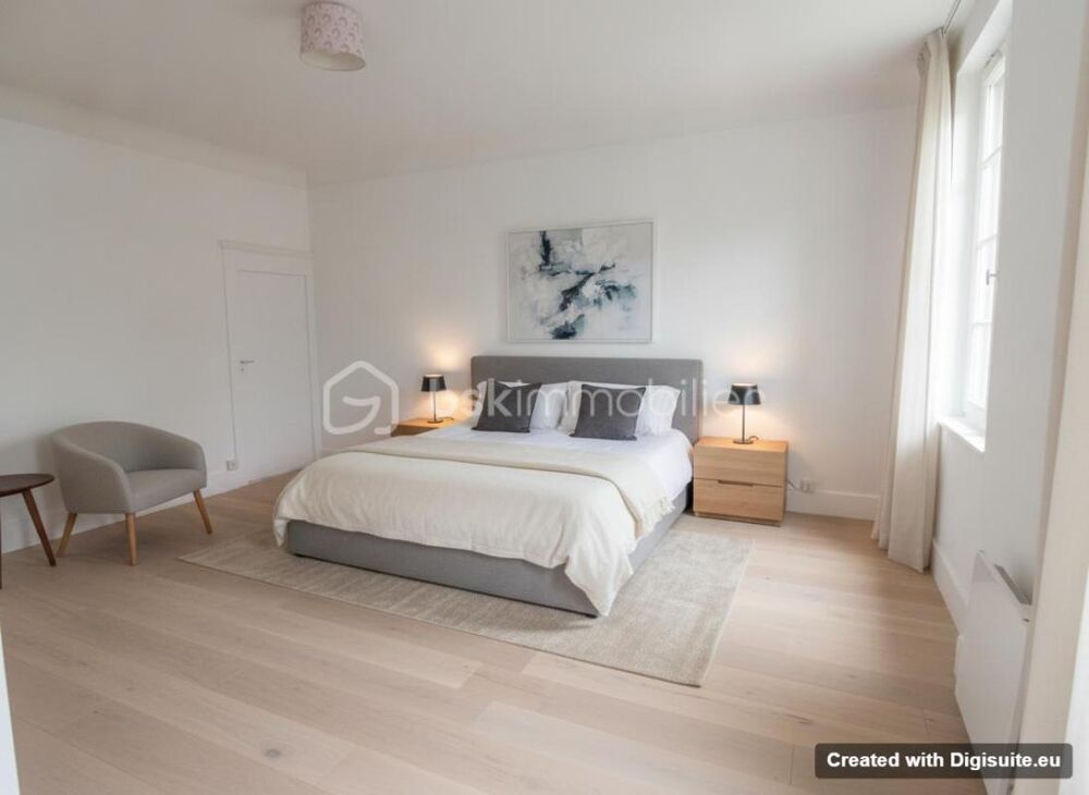 CENTRE VILLE VESOUL, GRAND APPARTEMENT T3 DE 85M2, AVEC UNE ENTREE INDEPENDANTE