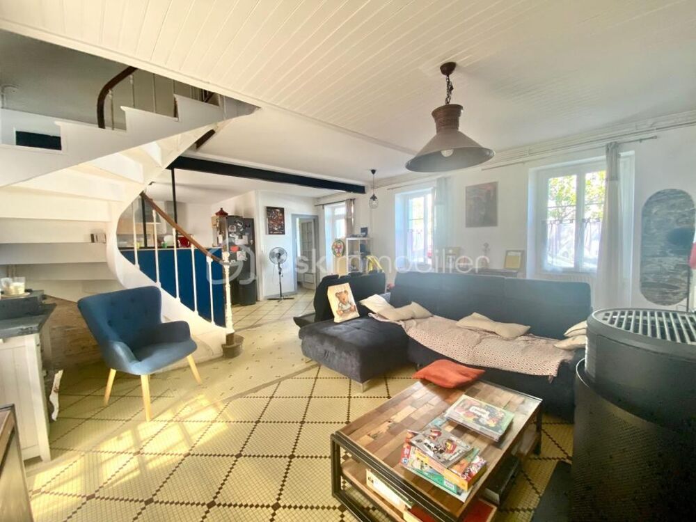 Vente Hôtel particulier Ancien hôtel particulier rénové avec studio indépendant La remaudiere