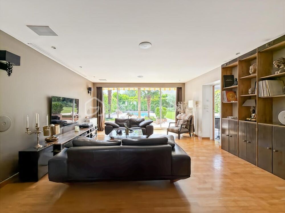 Maison individuelle 180 m2 - 5 chambres - terrain 546 m2 - piscine et Golf