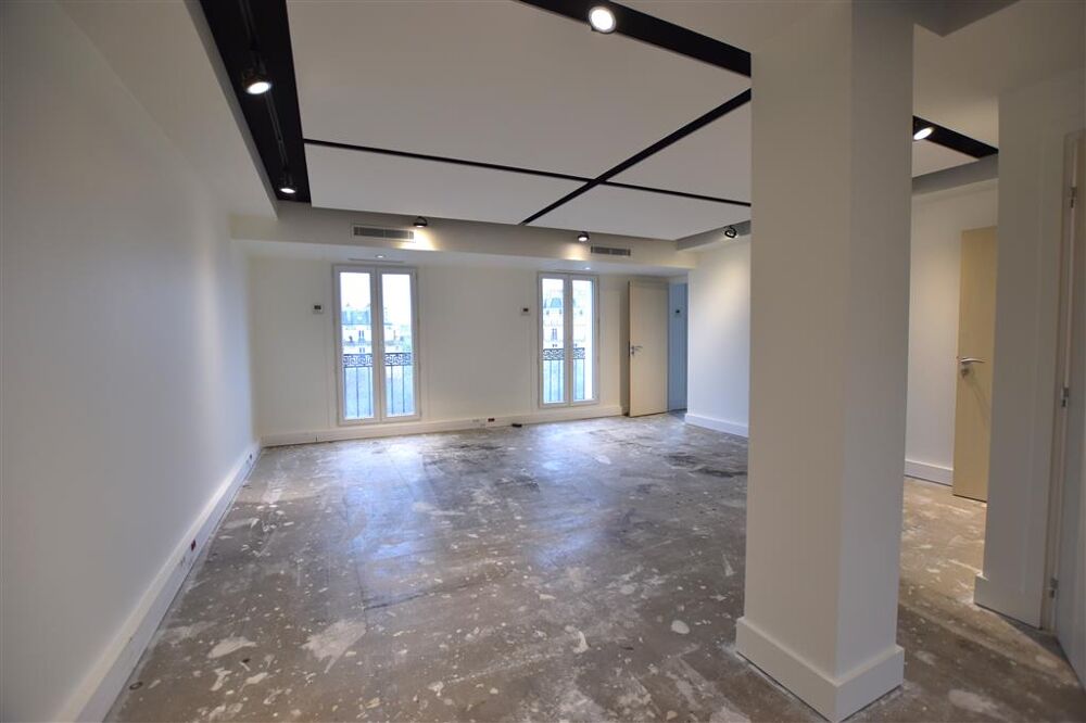   Bureaux de 378 m² non divisibles à louer au cœur du 3ème arrondissement de Paris, proche métro Réaum Paris 3