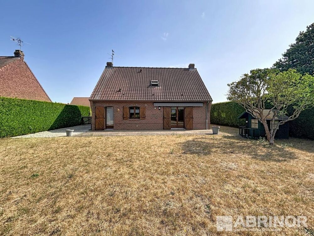 Maison individuelle en briques bâtie sur 697 m²