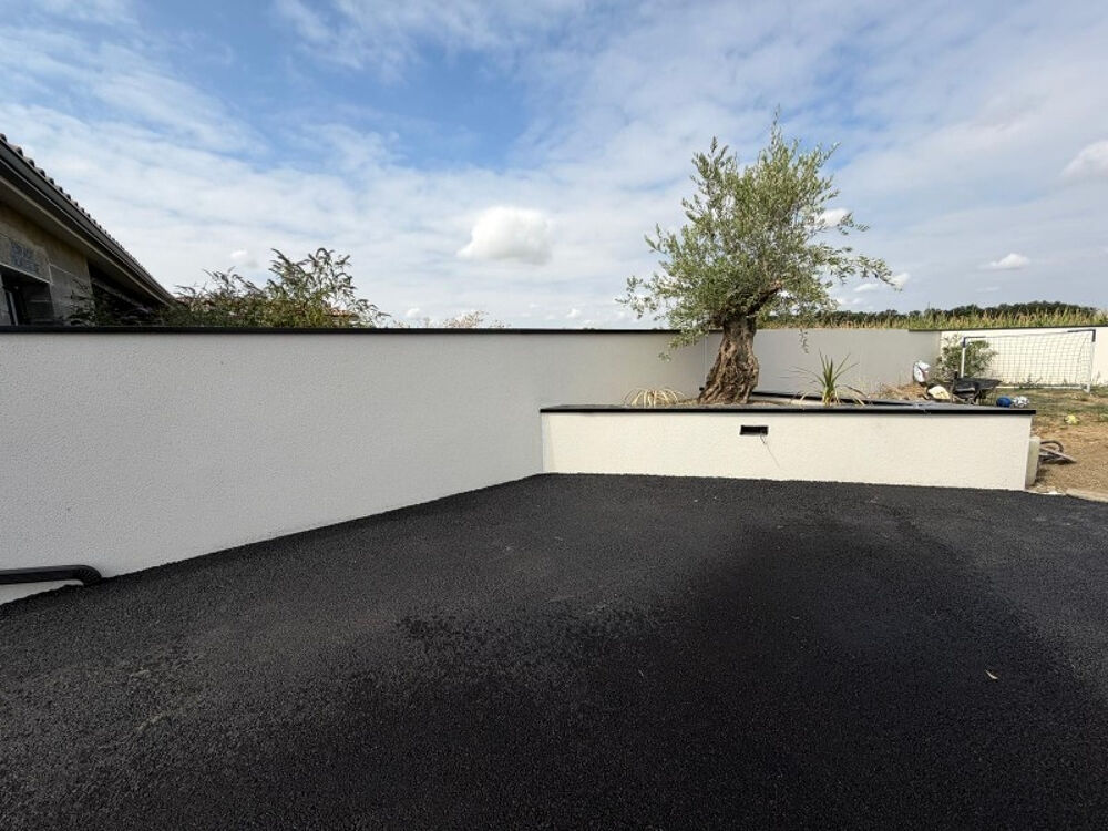 VILLA COMTEMPORAINE DE PLAIN PIED - T5 - PISCINE - POOL HOUSE - DOUBLE GARAGE - CARBONNE