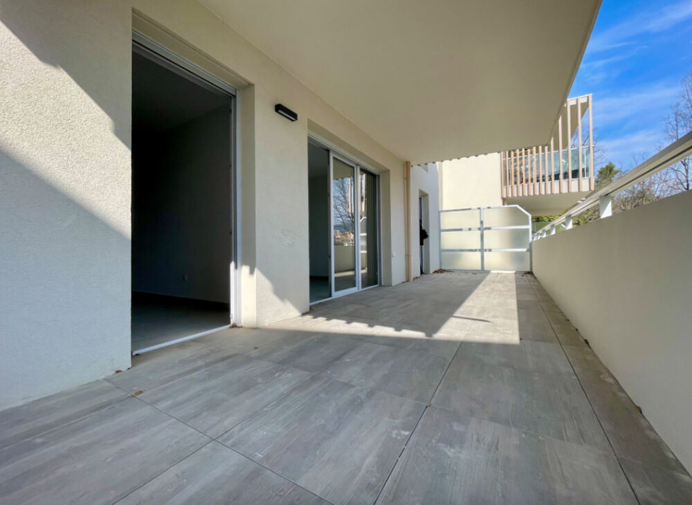 Très beau 3 pièces de 72 m² avec terrasse de 21 m², un double stationnement et une cave