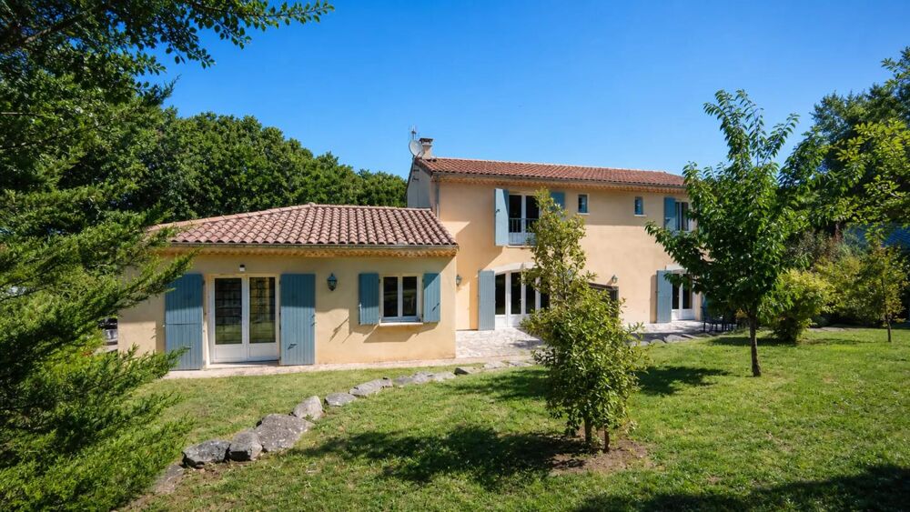 BELLE VILLA SPACIEUSE AVEC GRAND TERRAIN ET LOGEMENT INDEPENDANT