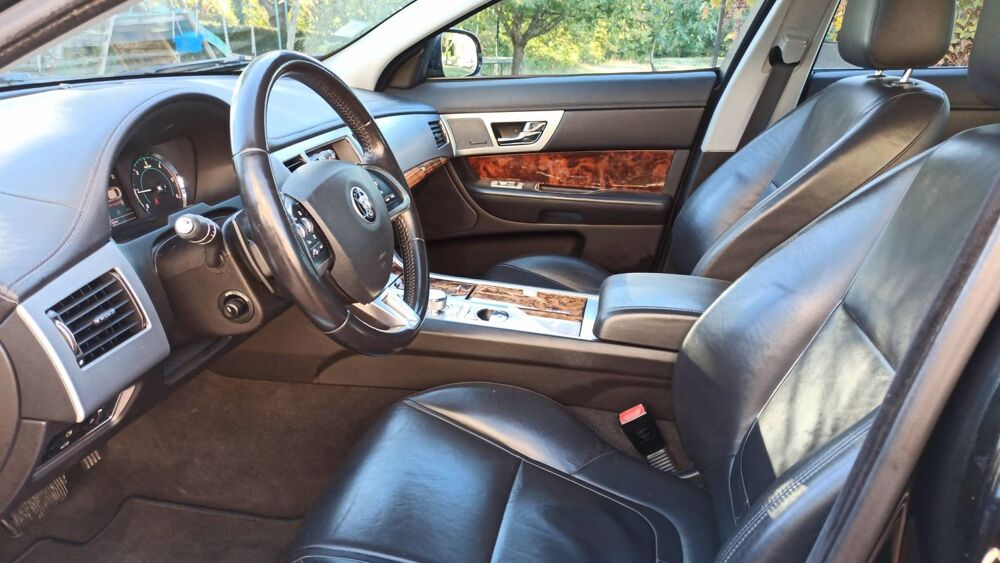 XF 3.0 D 240 BVA R-Sport 2015 occasion 01990 Chaneins