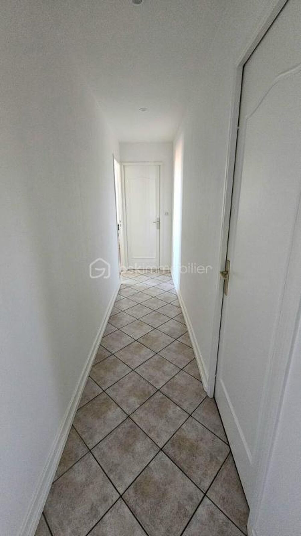Vente Appartement 42120 LE COTEAU HYPERCENTRE – Superbe T3 de 91 m² entièrement rénové avec grand balcon, climatisation et vue dégagée Le coteau