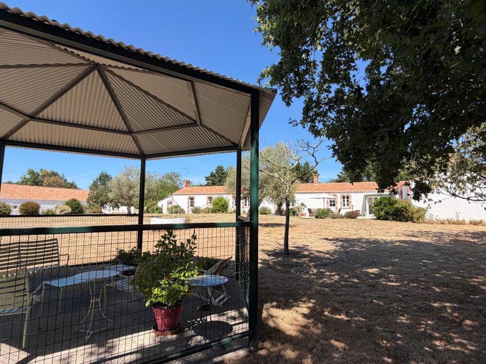 Maison 6 pièces 235 m² · à Soullans · 235 m² · 879 000 €