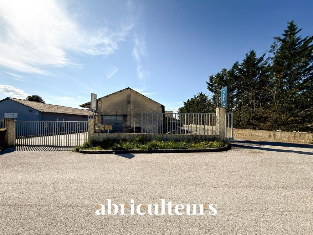  Entrepôt & Bâtiment Commercial 695 m² env. • ZI Les Ferrières • Le Muy 