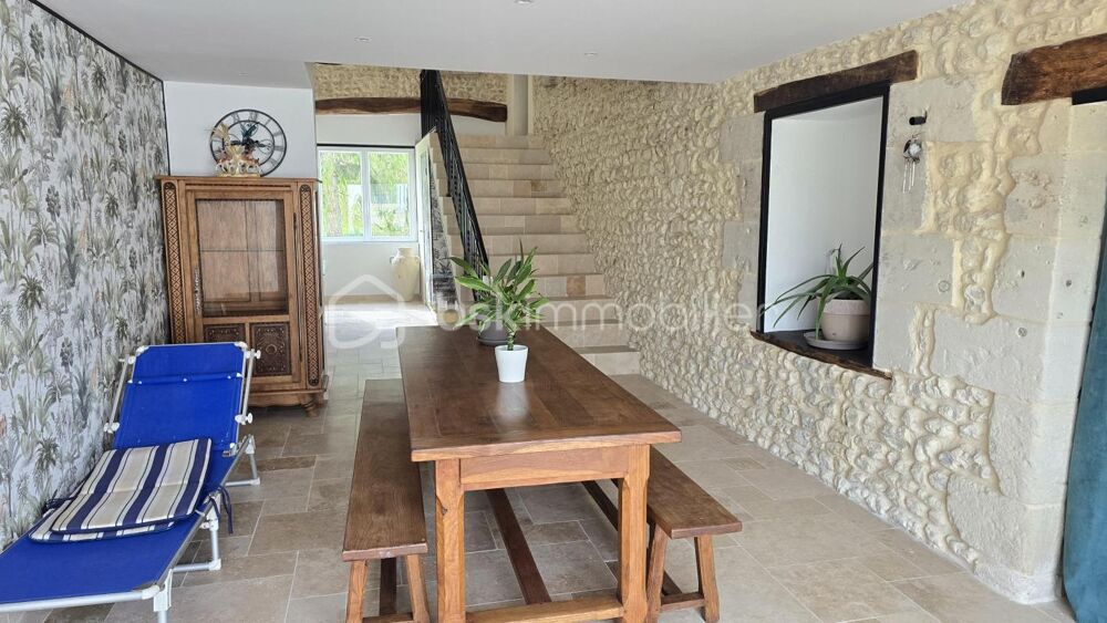 Charentaise de plus de 300m2 avec étang et gite