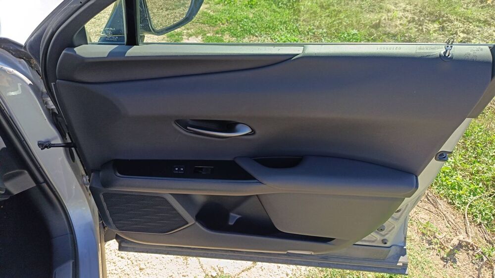 UX 250H 2.0 VVT-iE 184 F Sport 2021 occasion 84350 Courthezon