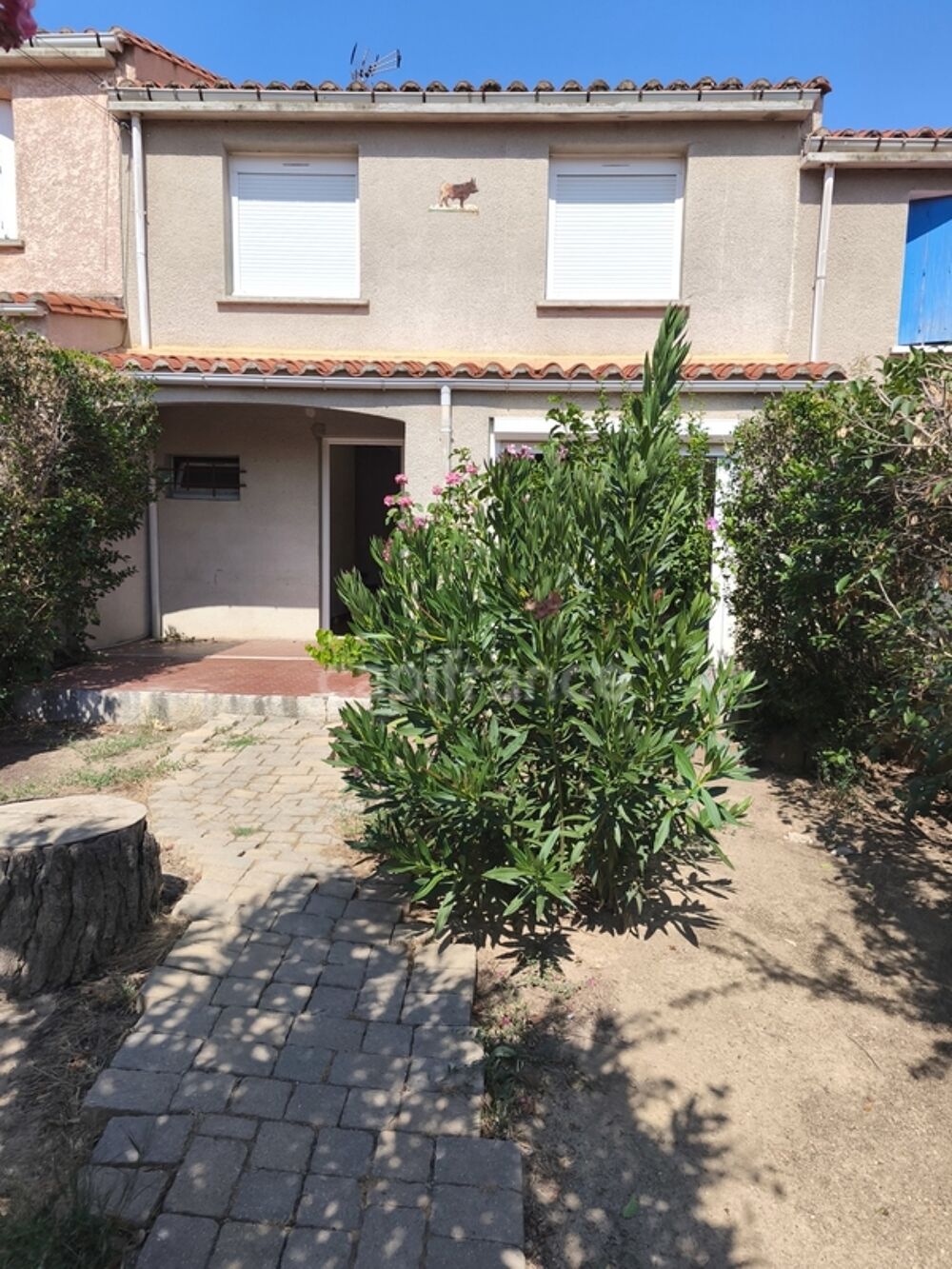 MAISON D'ENVIRON 104M² AVEC 4 CHAMBRES ET GARAGE SUR TERRAIN ARBORE